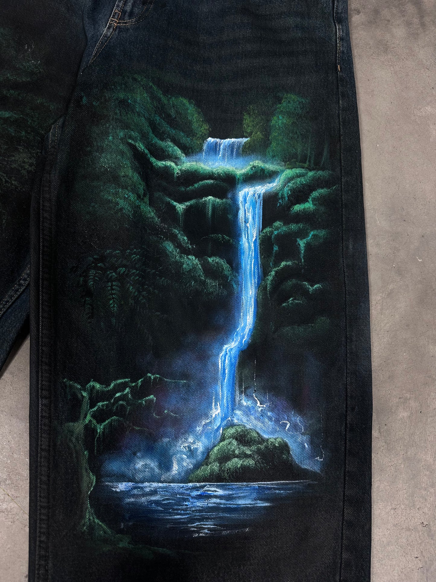 ‘MOUNTAIN FALLS’ - 34W/32L