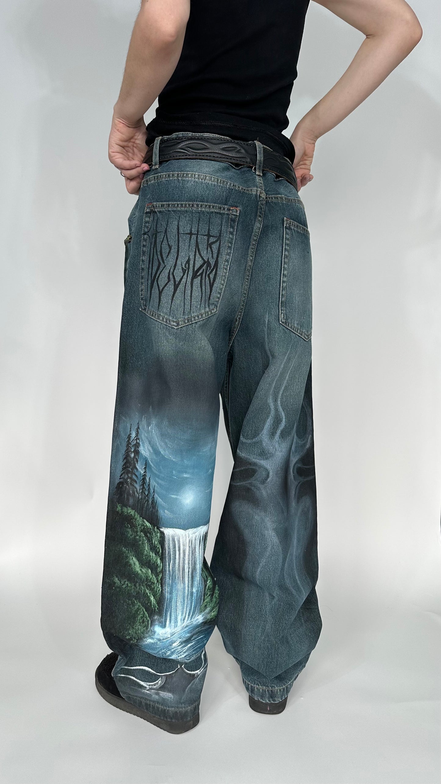 ‘MOUNTAIN FALLS’ - 34W/32L