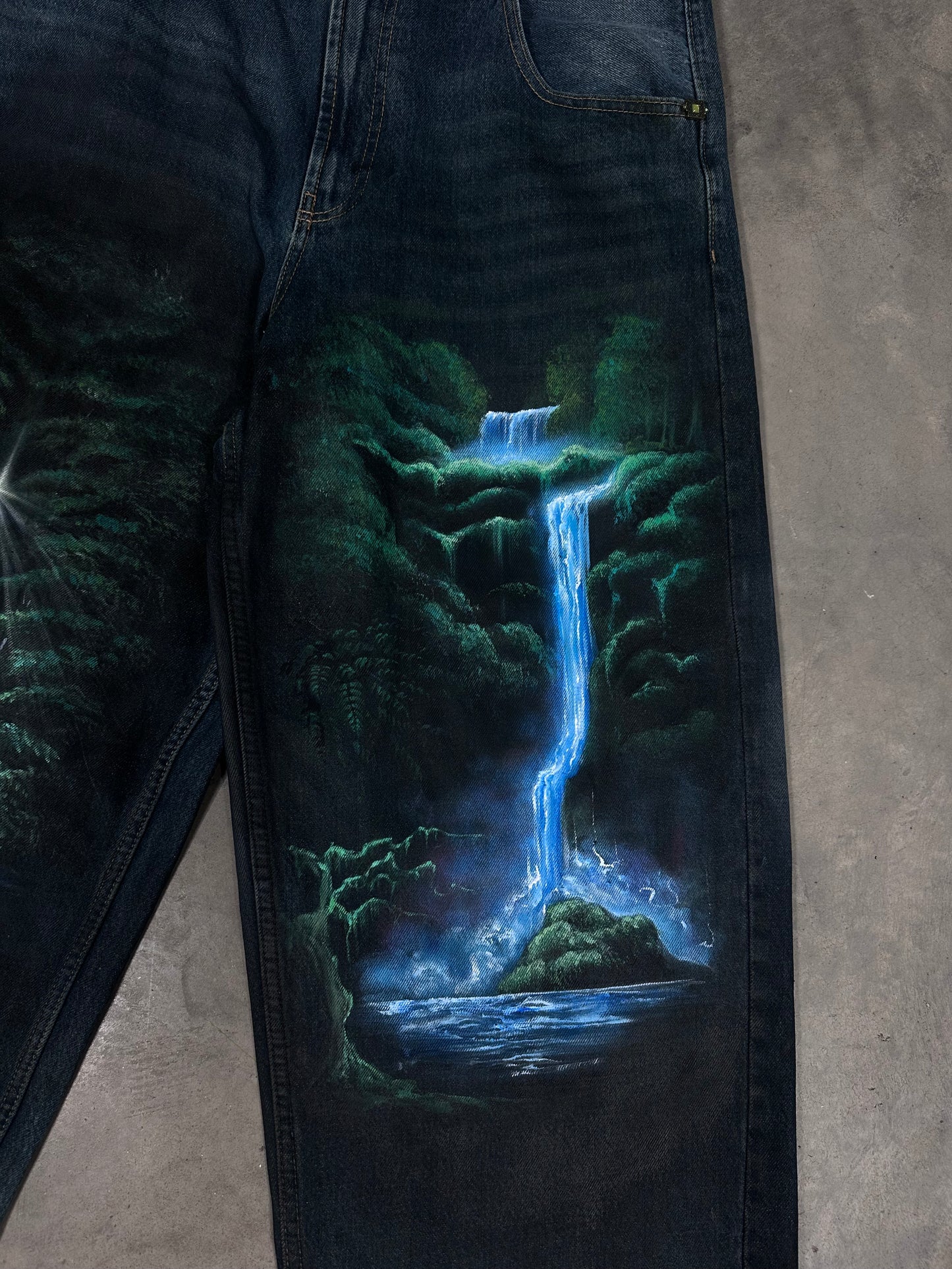 ‘MOUNTAIN FALLS’ - 34W/32L