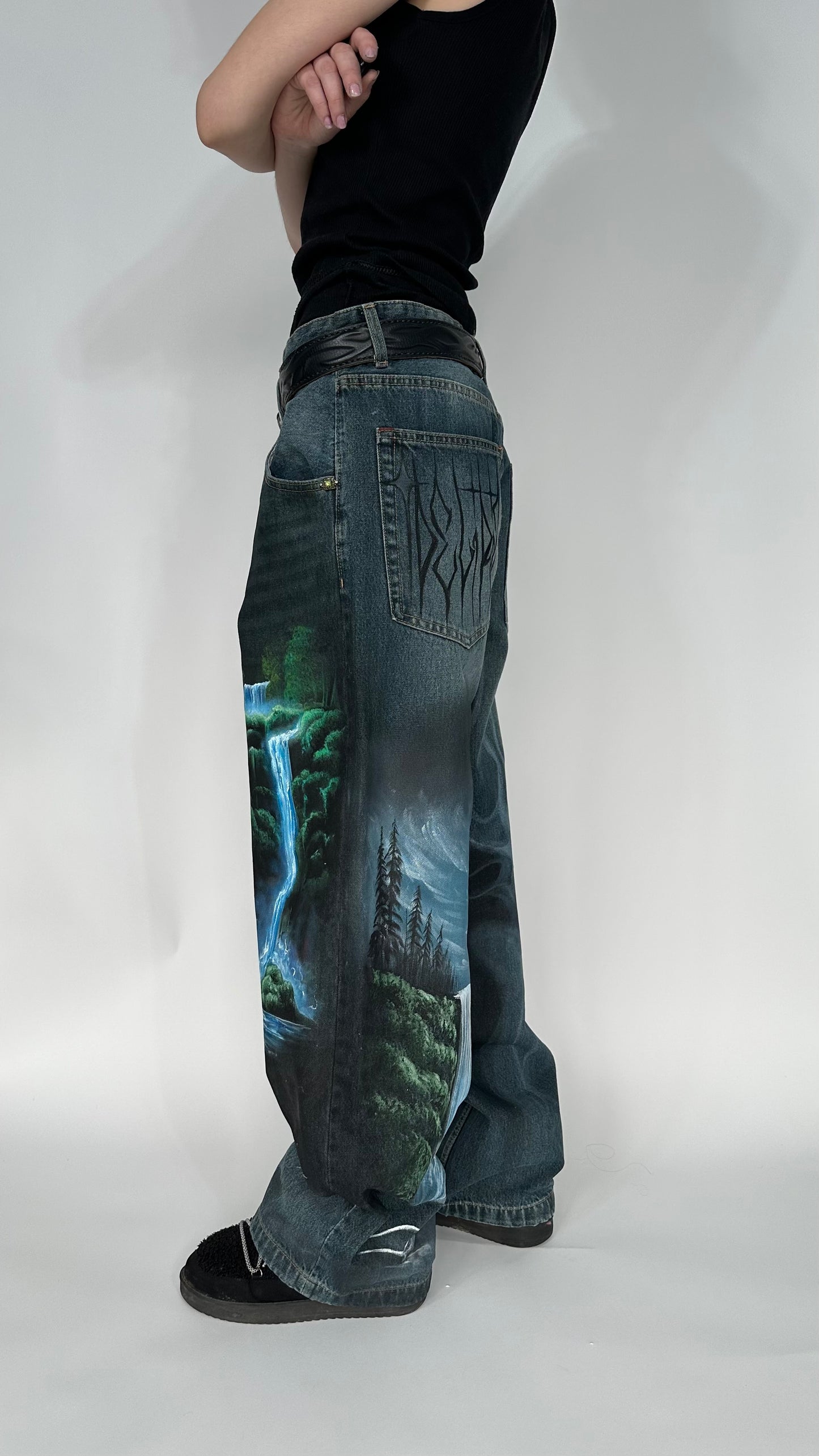 ‘MOUNTAIN FALLS’ - 34W/32L