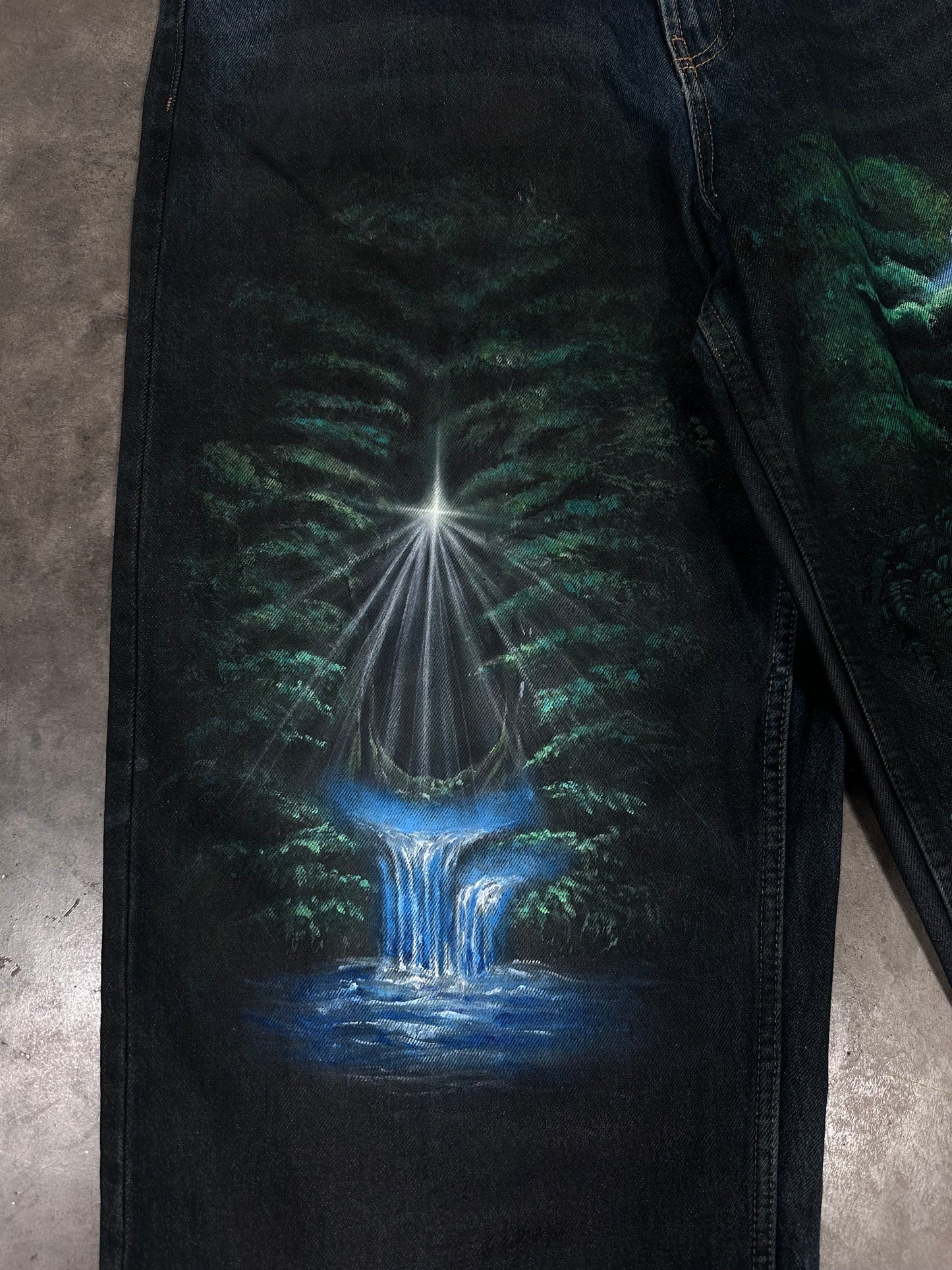 ‘MOUNTAIN FALLS’ - 34W/32L