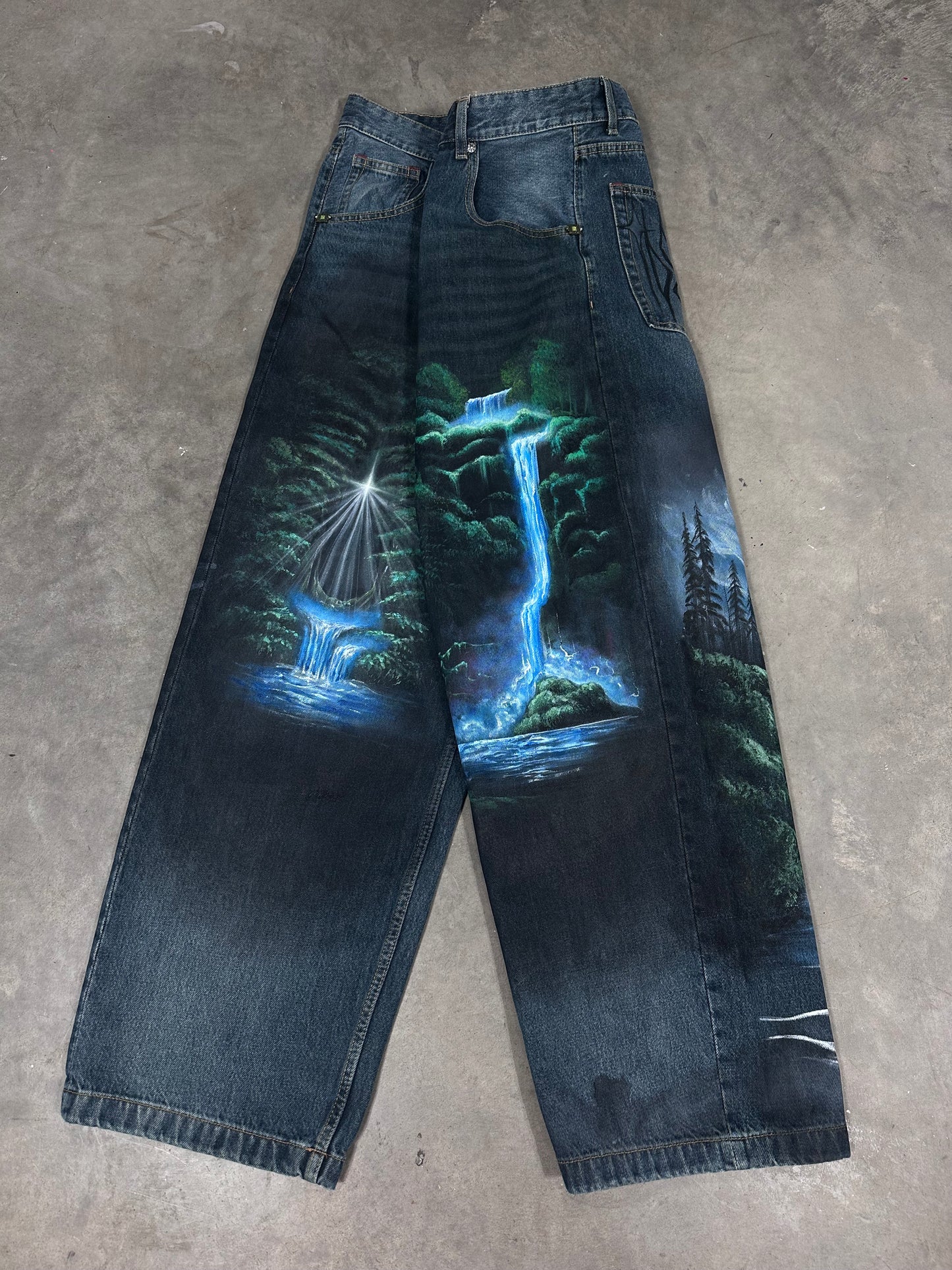 ‘MOUNTAIN FALLS’ - 34W/32L