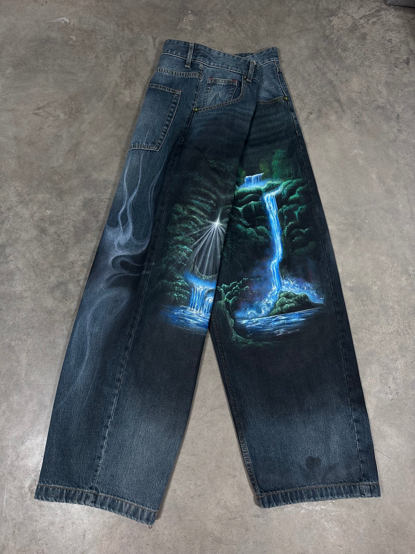 ‘MOUNTAIN FALLS’ - 34W/32L