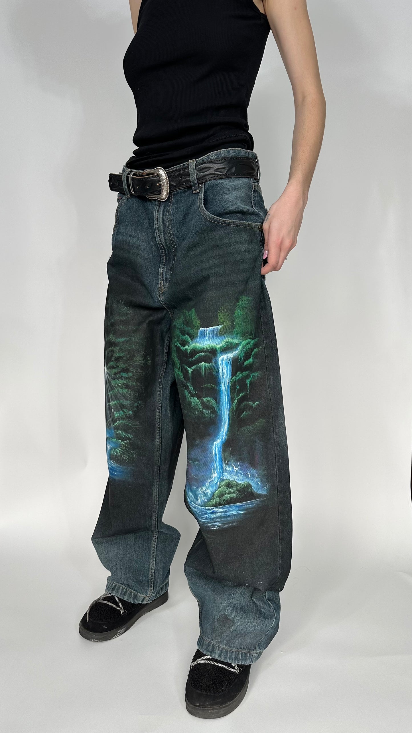 ‘MOUNTAIN FALLS’ - 34W/32L