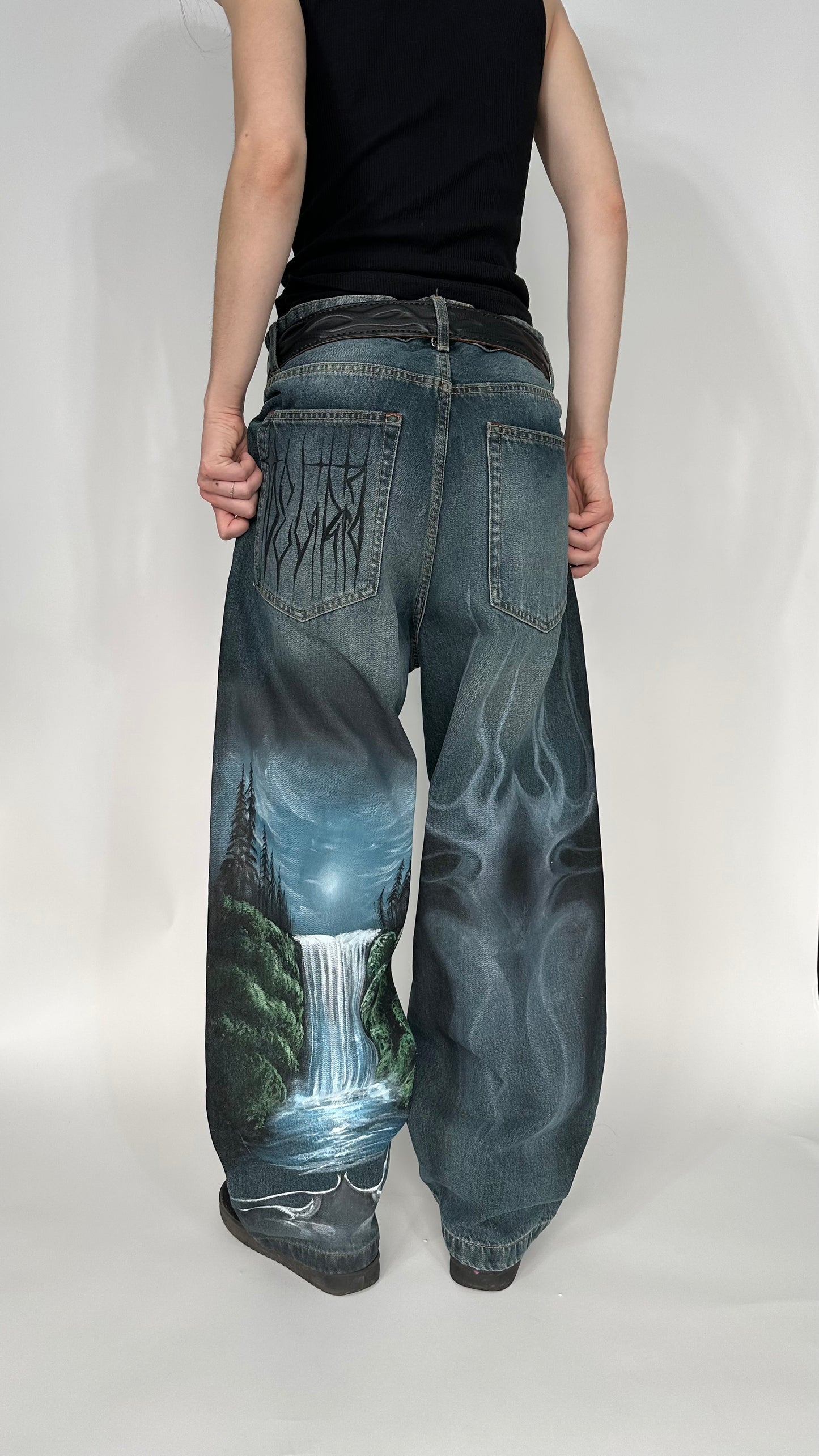 ‘MOUNTAIN FALLS’ - 34W/32L